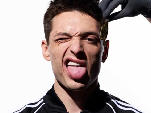 Peso Pluma se une a la familia adidas Originals