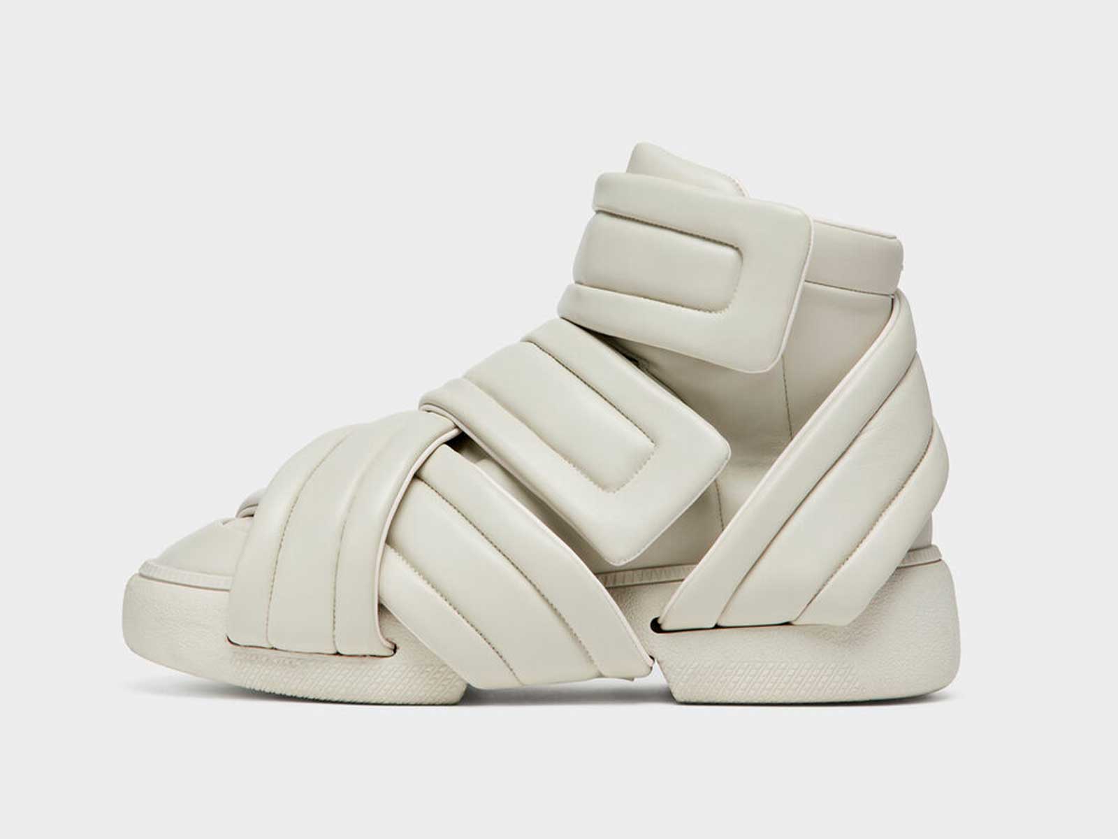 Maison Margiela revives the “cani-core” trend with its new Future