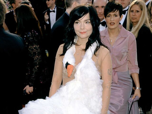 Los looks más controvertidos (y comentados) de la historia de los Oscar