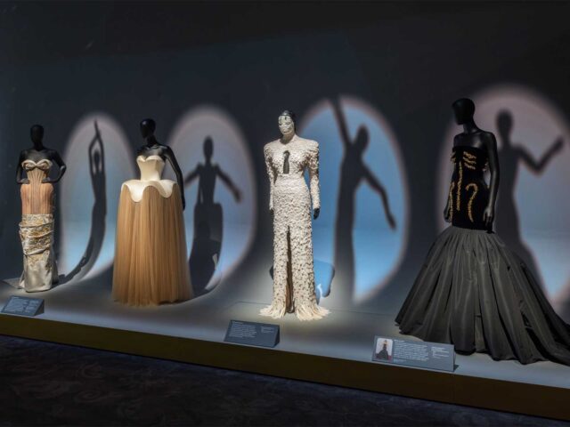 El universo Schiaparelli se expondrá en el V&A