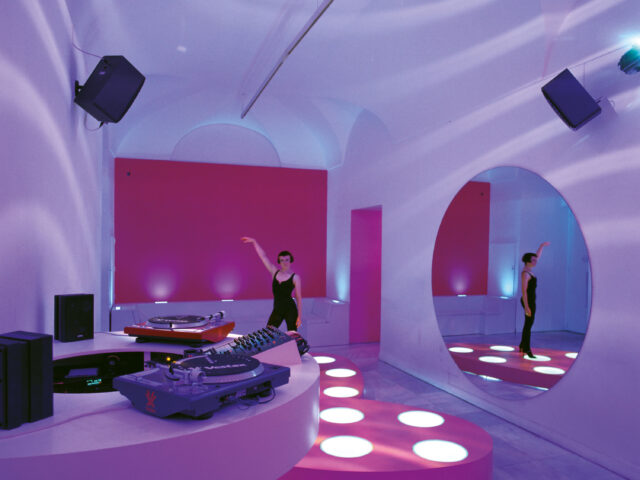 Hablamos w/ Ana Laura Aláez, la artista que metió un club en un museo antes que nadie y desafió el concepto de escultura