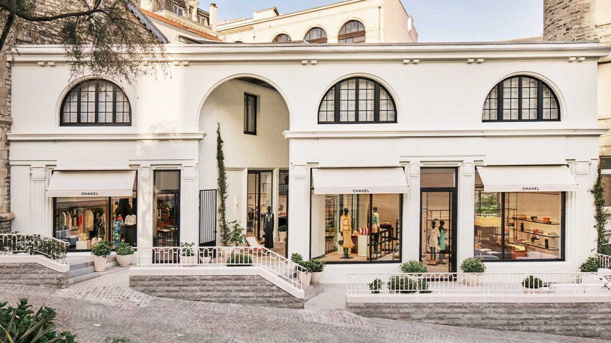 CHANEL returns to Biarritz with a pop-up boutique - HIGHXTAR.