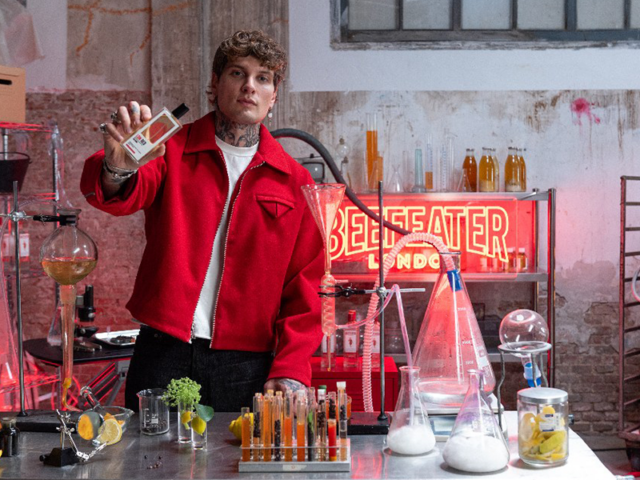 ¿La ginebra sabe a colonia? Beefeater y Misho Amoli tienen la respuesta