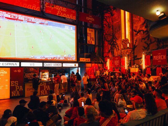 La ‘watch party’ definitiva: JD reúne a más de 350 aficionados para vivir el España-Cabo Verde