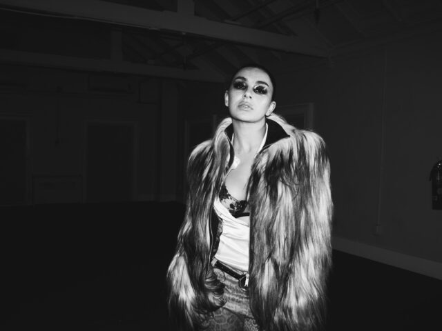 Siete cosas que hemos aprendido sobre la nueva era de Charli XCX tras ver el documental de ‘Music, Fashion, Film’