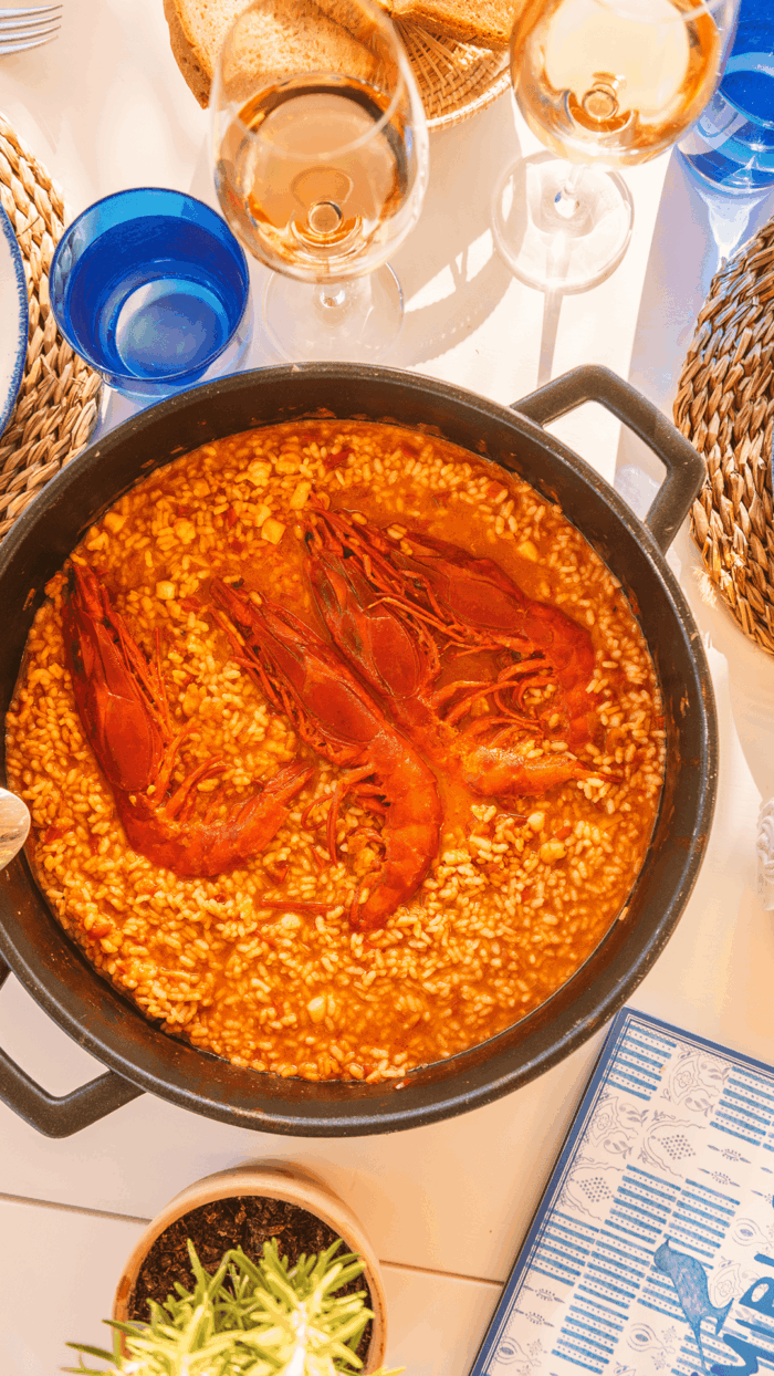 El Mirlo, la mesa más deseada de Tarifa (y la puesta de sol más buscada del verano)