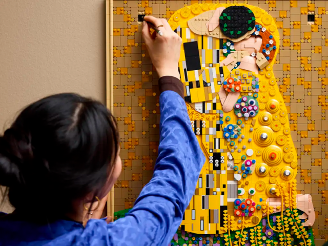 Ya puedes montar tu propio ‘Beso’ de Klimt en el salón de casa