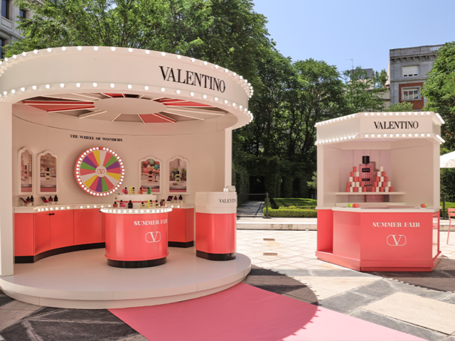 Valentino Beauty lleva el universo Born in Roma de gira con la Valentino Summer Fair