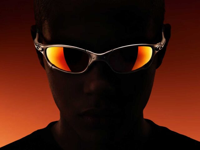 Travis Scott revive un icono de los archivos de Oakley