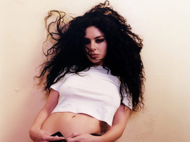 Charli XCX ya forma parte de la National Portrait Gallery de Londres