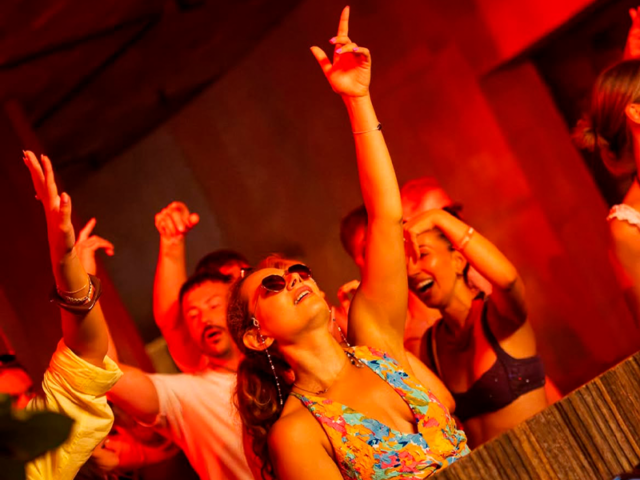MERAKI x NUAGE: el supper club afro-house que despide el verano frente al mar en Ibiza