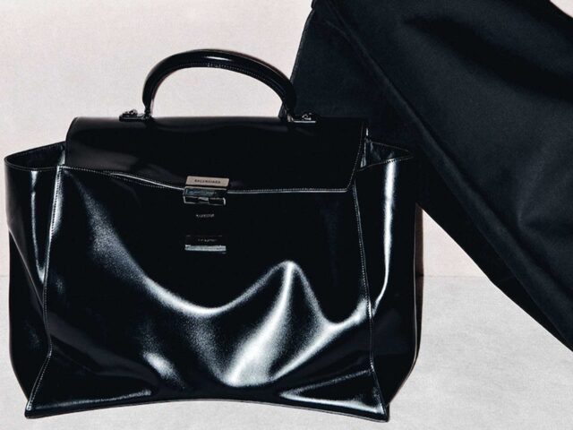 Balenciaga reinventa su bolso Hourglass y tiene todas las papeletas para convertirse en el próximo it-bag