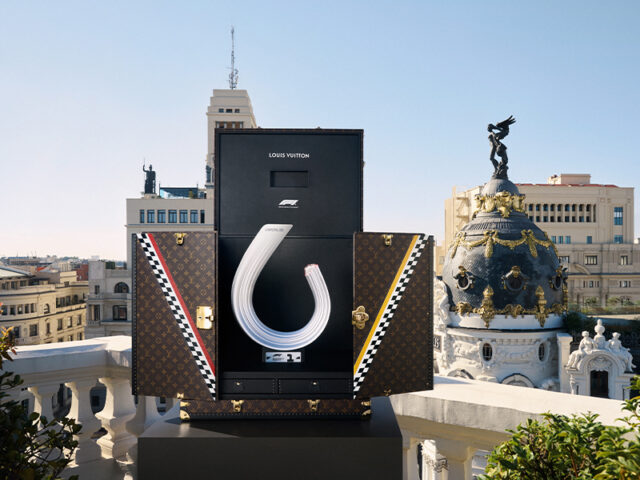 Louis Vuitton lleva la victoria al Gran Premio de España con un baúl trofeo a medida