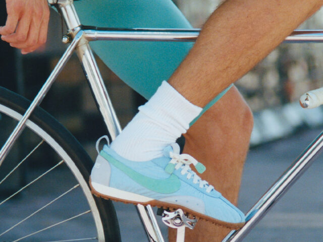 Jacquemus tiñe las Nike Moon Shoe de azul