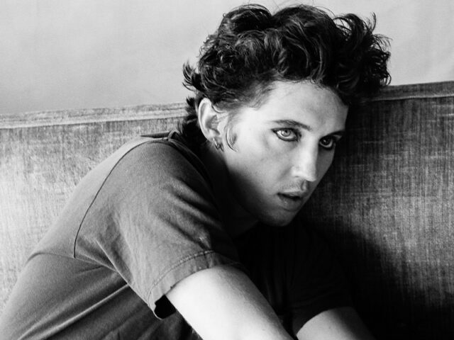 La soledad detrás de la euforia. De eso va ‘She’s the Best’ de Troye Sivan